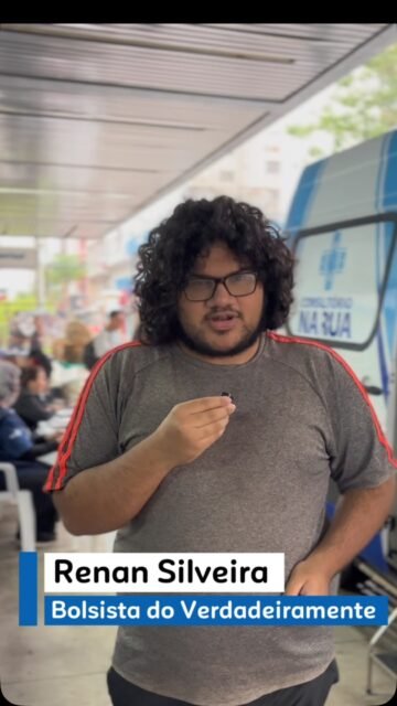 Em Santa Maria, profissionais percorrem diferentes pontos da cidade para levar cuidado e atendimento em saúde a uma população que, muitas vezes, encontra barreiras para acessar os serviços tradicionais. No caminho, a saúde mental aparece entre as principais demandas e a escuta se torna uma ferramenta essencial de cuidado.

Na reportagem “Quando a escuta chega à rua”, acompanhamos o trabalho do Consultório na Rua e conhecemos um pouco da história do seu Antônio, que através do apoio, conseguiu mudar a realidade em que se encontrava. 

📲 Leia a reportagem completa no site do Projeto VerdadeiraMente. Link na bio.

Reportagem: Luiza Ventura e Renan Silveira